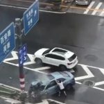 最近广东一辆丰田卡罗拉双擎发生事故，卡罗拉车头严重撞毁，车门无法打开