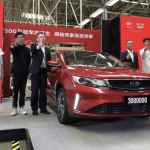 逆势狂飙!吉利豪掷 11%,2025 年剑指 300 万销量大关