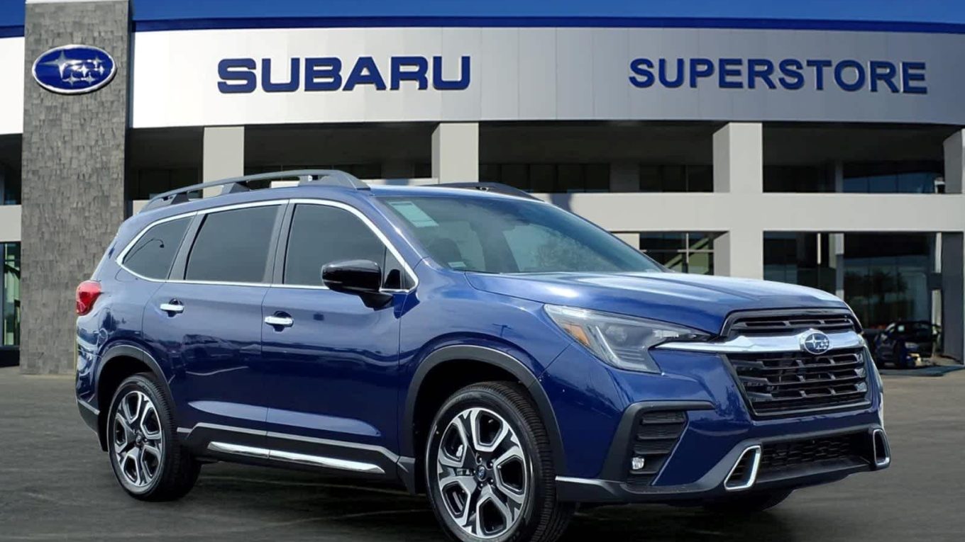 2026款斯巴鲁Ascent三排座SUV，深蓝色车身，全时四驱家庭车型