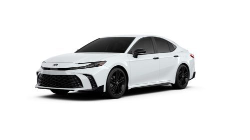 2026款丰田凯美瑞Nightshade黑化版轿车，白色车身黑色轮毂